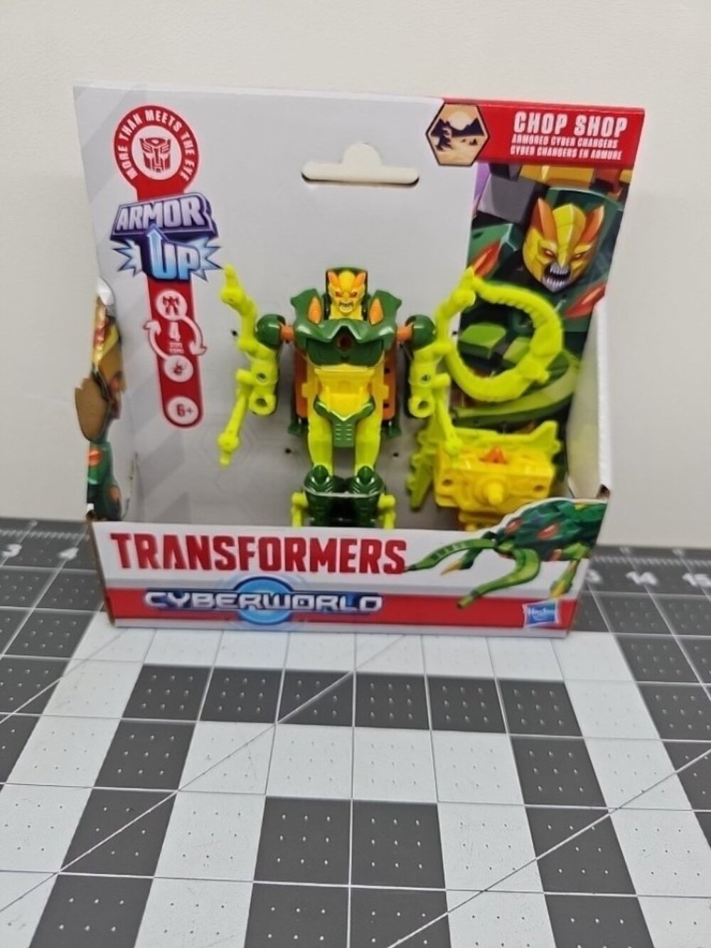 NEW IN BOX Transformers Cyberworld Chop Shop Armored Cyber Changers